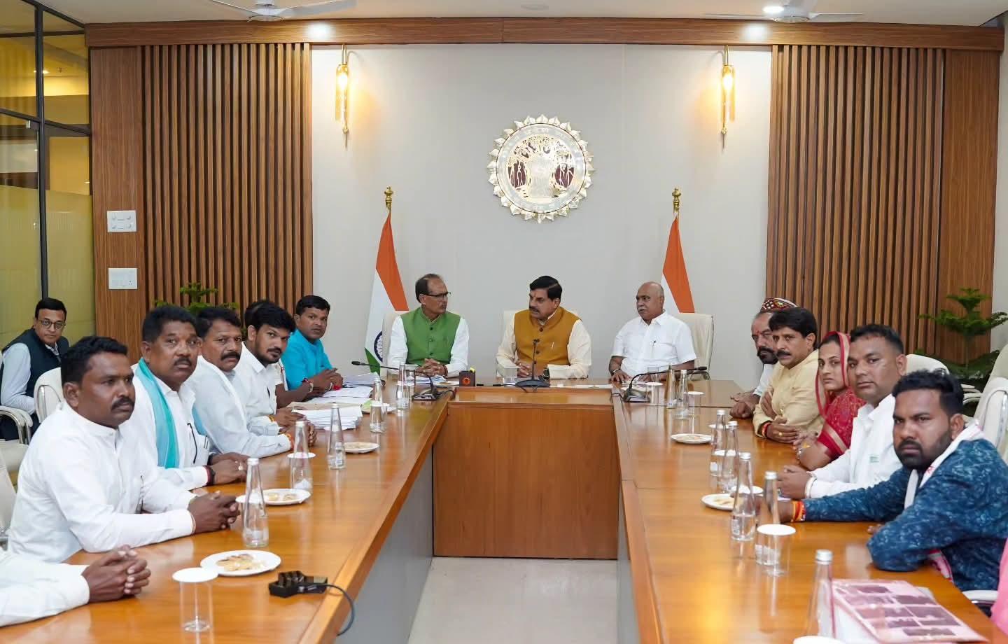 कोसमी के आदिवासी परिवारों के मामले में CM हाउस में मंथन, शिवराज–मोहन की बैठक खत्म