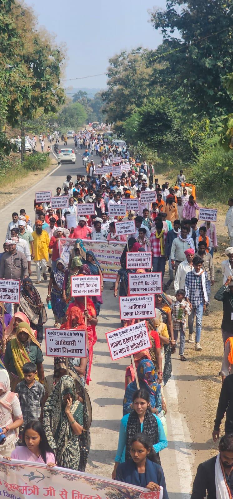कोसमी से भोपाल तक आदिवासियों का पैदल मार्च, सीएम हाउस घेराव की तैयारी