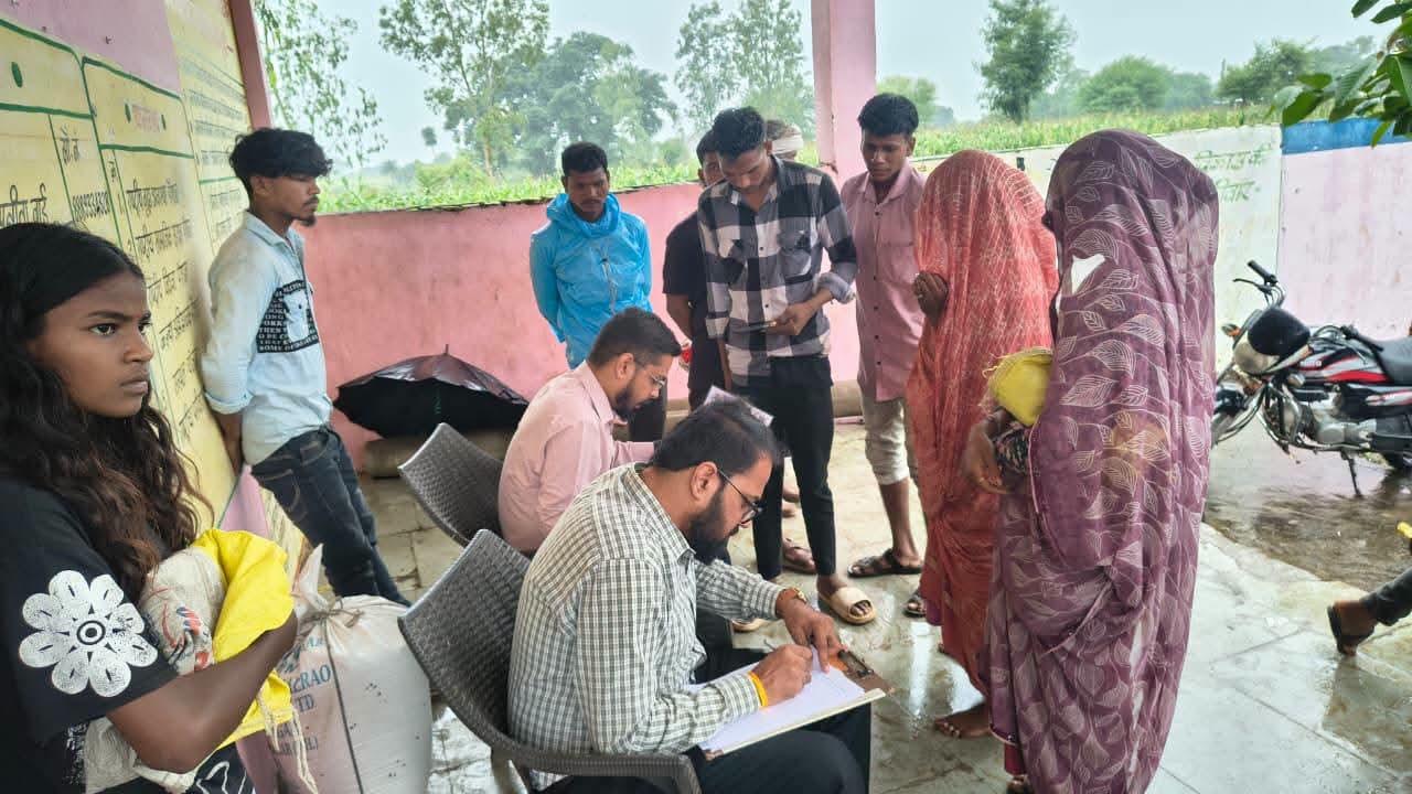 राशन वितरण में अनियमितता पर जिले की 16 उचित मूल्य दुकानों के विरुद्ध कार्रवाई