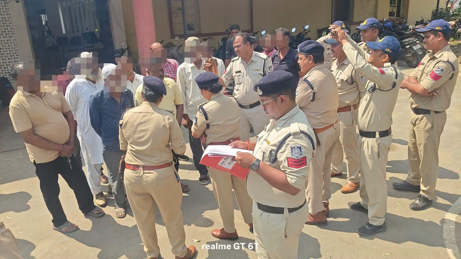 जिलेभर में निगरानी बदमाशों और सूचीबद्ध गुंडों की थानेवार परेड, पुलिस ने किया भौतिक सत्यापन