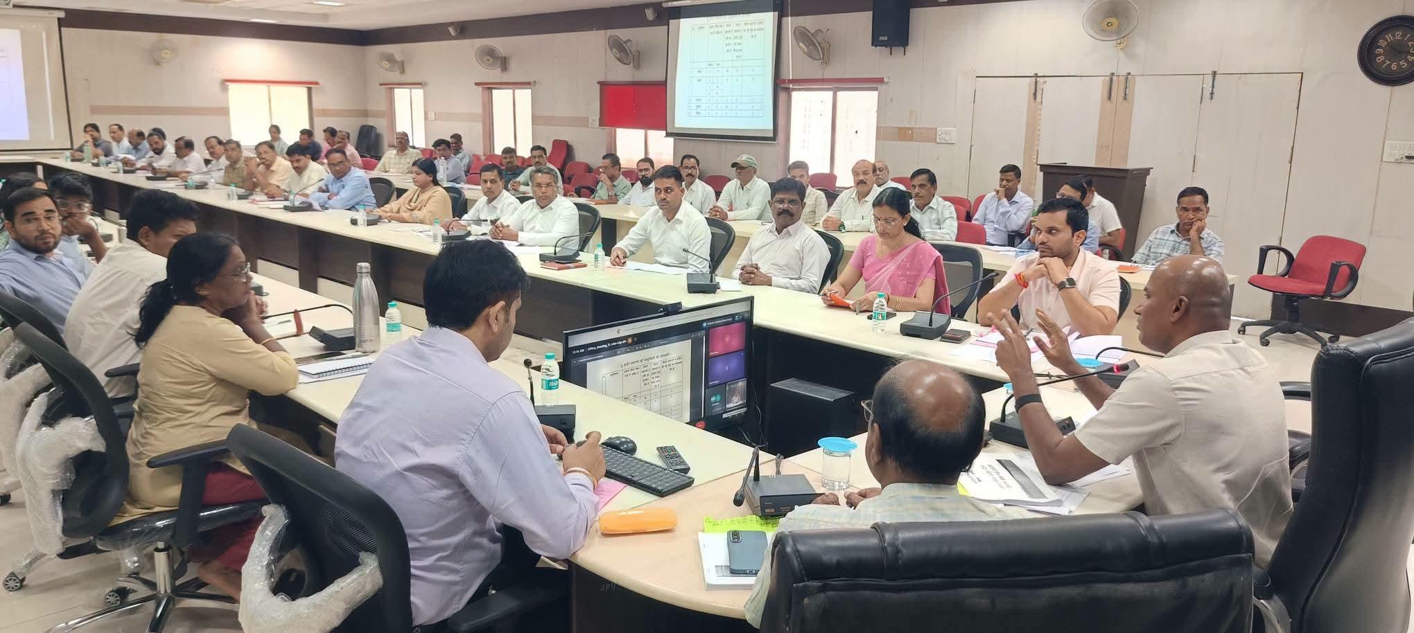 टीएल बैठक में कलेक्टर बालागुरू के. के सख्त निर्देश: शिकायतों का समय-सीमा में निराकरण, राशन का शत-प्रतिशत वितरण सुनिश्चित करें